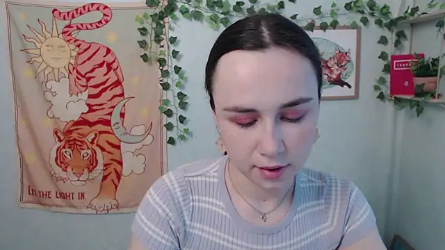 VeryVeryVeryShy  online show from 4, 6, 2026