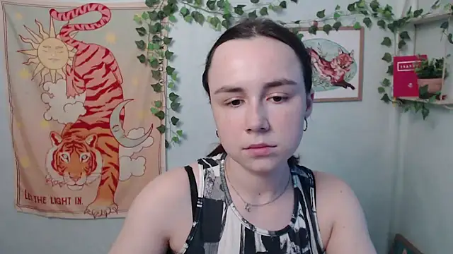 Snapshot of VeryVeryVeryShy_ chatting on 20, 6, 2026 VeryVeryVeryShy online show from 20, 6, 2026