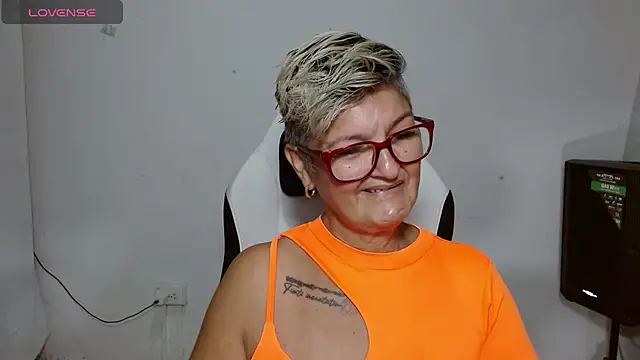 Snapshot of bety-cum2 chatting on 14, 6, 2026 bety-cum2 online show from 14, 6, 2026