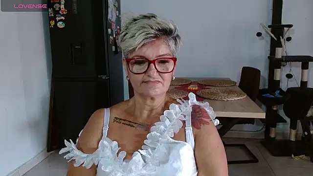 Snapshot of bety-cum2 chatting on 15, 6, 2026 bety-cum2 online show from 15, 6, 2026