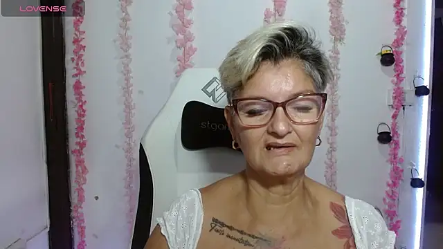 Snapshot of bety-cum2 chatting on 29, 6, 2026 bety-cum2 online show from 29, 6, 2026