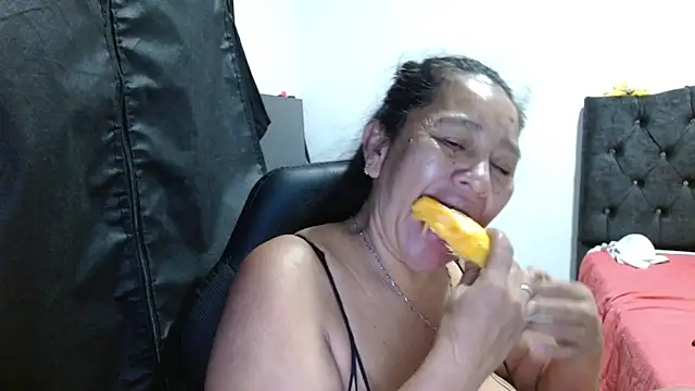 Snapshot of katia_mature chatting on 1, 10, 2025 katia mature online show from 1, 10, 2025