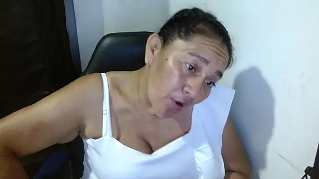 Snapshot of katia_mature chatting on 1, 12, 2025 katia mature online show from 1, 12, 2025