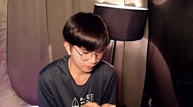 Sexy Handsome Drex online show from 6, 3, 2025