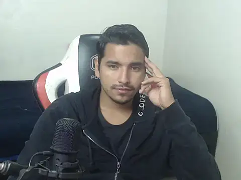 Snapshot of kylian_07 chatting on 17, 6, 2026 kylian 07 online show from 17, 6, 2026