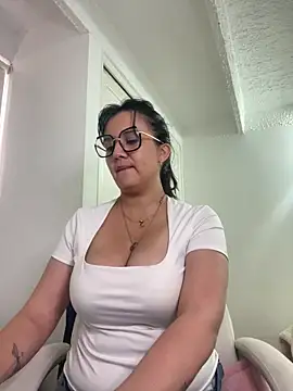 SWEETLILY18 online show from 5, 2, 2025