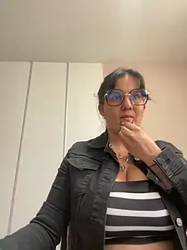 SWEETLILY18 online show from 4, 3, 2025