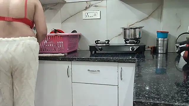 Zoya Varma004 online show from 2, 3, 2025