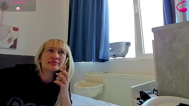 Snapshot of Almatoys chatting on 18, 9, 2025 Almatoys online show from 18, 9, 2025
