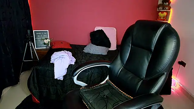 Snapshot of lulubigtitts1 chatting on 27, 2, 2025 lulubigtitts1 online show from 27, 2, 2025