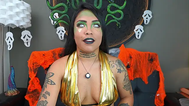 Snapshot of miss_vaiolette chatting on 31, 10, 2025 miss vaiolette online show from 31, 10, 2025