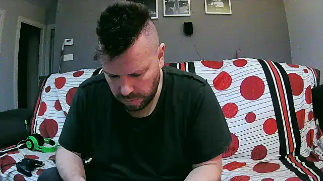 Snapshot of txan9876 chatting on 2, 12, 2025 txan9876 online show from 2, 12, 2025