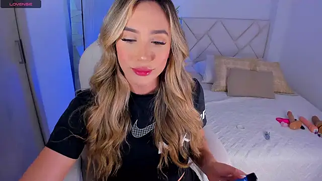 NiaBennet  online show from 8, 1, 2025