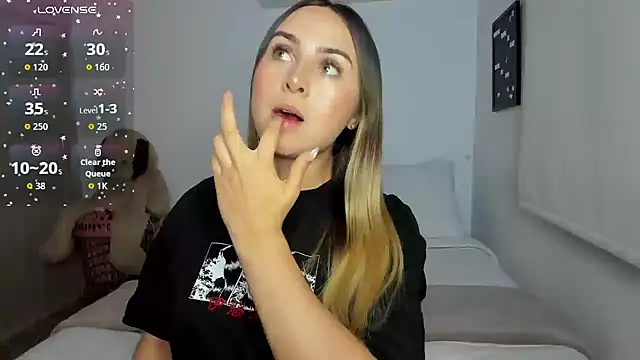 Snapshot of sophi_mooreno chatting on 18, 7, 2026 sophi mooreno online show from 18, 7, 2026