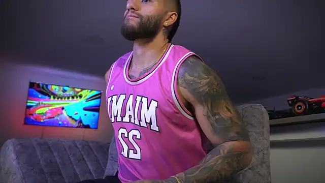 Snapshot of Frank_Farrell chatting on 4, 10, 2025 Frank Farrell online show from 4, 10, 2025