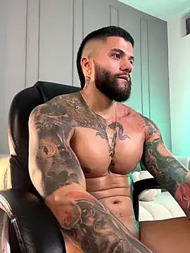 Snapshot of Frank_Farrell chatting on 8, 11, 2025 Frank Farrell online show from 8, 11, 2025