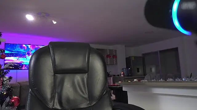 Snapshot of Frank_Farrell chatting on 18, 12, 2025 Frank Farrell online show from 18, 12, 2025