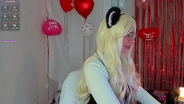 Snapshot of Silvanna-Moree chatting on 17, 2, 2025 Silvanna-Moree online show from 17, 2, 2025