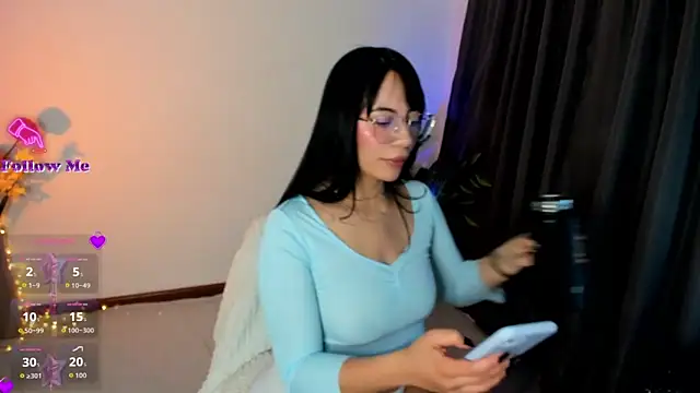 Snapshot of Silvanna-Moree chatting on 6, 11, 2025 Silvanna-Moree online show from 6, 11, 2025