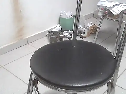 Snapshot of oliveira3tt chatting on 3, 11, 2025 oliveira3tt online show from 3, 11, 2025