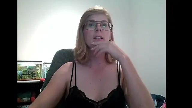 Snapshot of SavannaGirly chatting on 13, 3, 2025 SavannaGirly online show from 13, 3, 2025