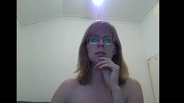 Snapshot of SavannaGirly chatting on 14, 10, 2025 SavannaGirly online show from 14, 10, 2025