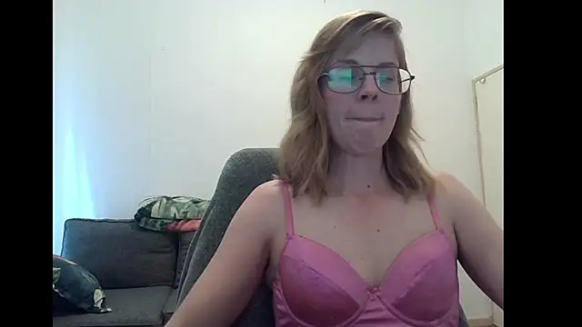 Snapshot of SavannaGirly chatting on 3, 11, 2025 SavannaGirly online show from 3, 11, 2025