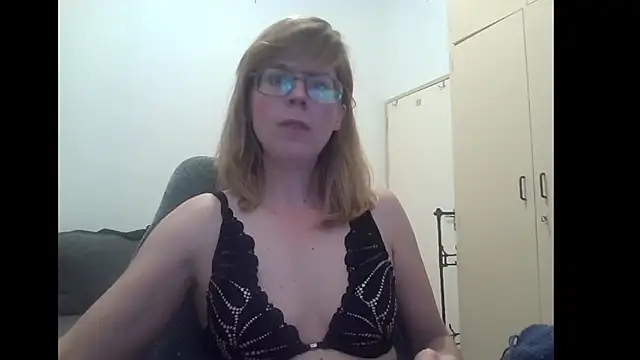 Snapshot of SavannaGirly chatting on 16, 12, 2025 SavannaGirly online show from 16, 12, 2025