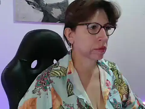 Chayla Ruiz online show from 4, 2, 2025