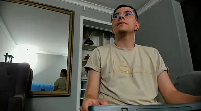 Snapshot of Jhoan_saenz chatting on 4, 12, 2024 Jhoan saenz online show from 4, 12, 2024