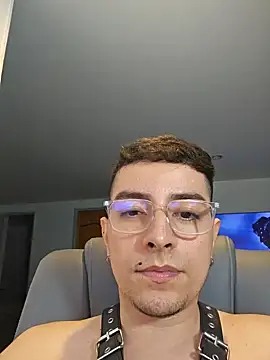 Snapshot of Jhoan_saenz chatting on 25, 9, 2025 Jhoan saenz online show from 25, 9, 2025