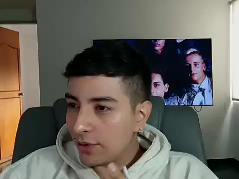 Snapshot of Jhoan_saenz chatting on 4, 10, 2025 Jhoan saenz online show from 4, 10, 2025