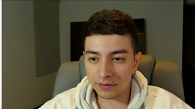 Snapshot of Jhoan_saenz chatting on 6, 10, 2025 Jhoan saenz online show from 6, 10, 2025