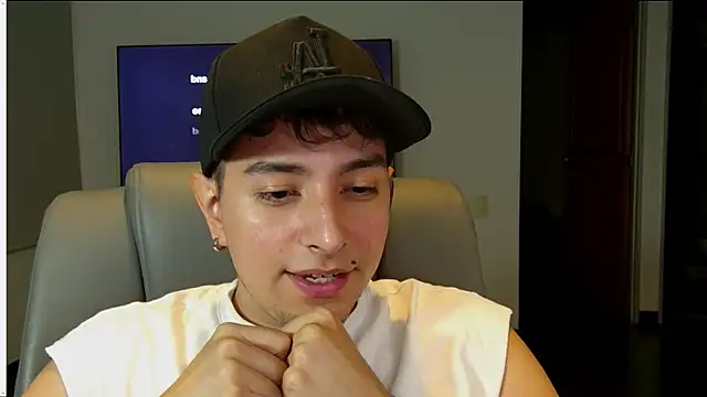 Snapshot of Jhoan_saenz chatting on 8, 10, 2025 Jhoan saenz online show from 8, 10, 2025