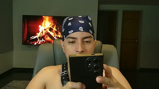 Snapshot of Jhoan_saenz chatting on 16, 10, 2025 Jhoan saenz online show from 16, 10, 2025