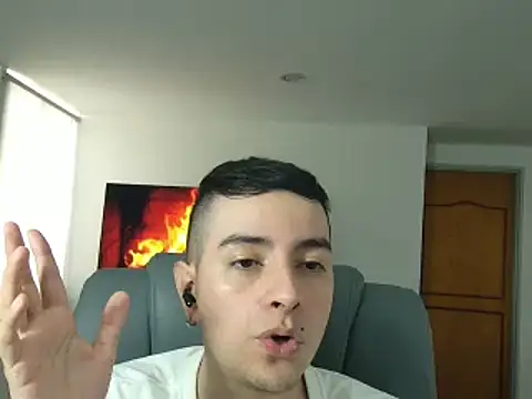 Snapshot of Jhoan_saenz chatting on 19, 10, 2025 Jhoan saenz online show from 19, 10, 2025