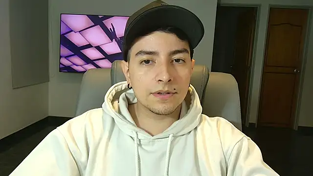 Snapshot of Jhoan_saenz chatting on 23, 10, 2025 Jhoan saenz online show from 23, 10, 2025