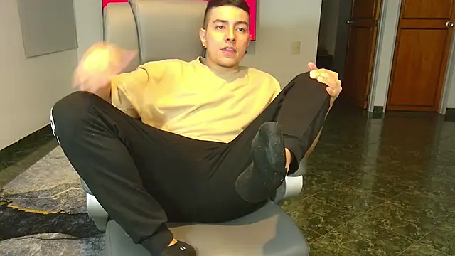 Snapshot of Jhoan_saenz chatting on 24, 10, 2025 Jhoan saenz online show from 24, 10, 2025