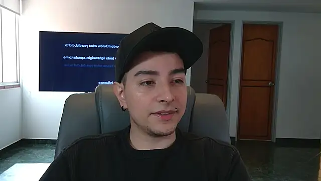 Snapshot of Jhoan_saenz chatting on 8, 11, 2025 Jhoan saenz online show from 8, 11, 2025