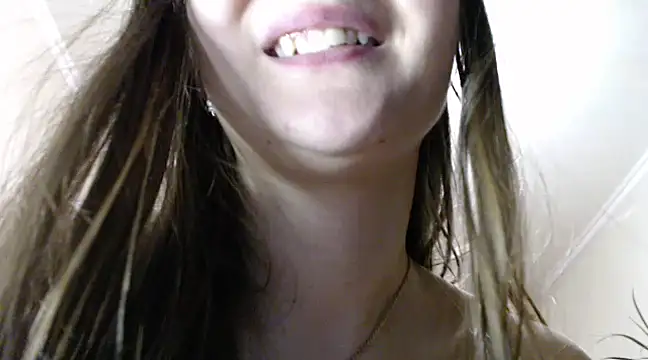 Snapshot of KiraGoldens chatting on 10, 12, 2024 KiraGoldens online show from 10, 12, 2024