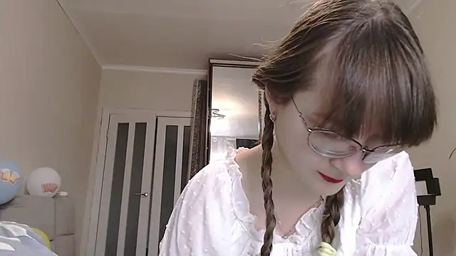 Snapshot of KiraGoldens chatting on 22, 9, 2025 KiraGoldens online show from 22, 9, 2025