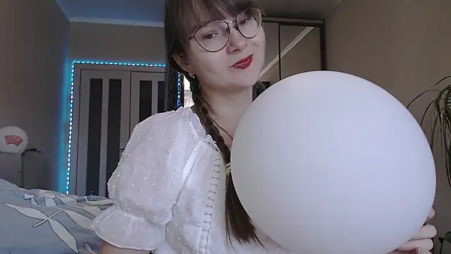 Snapshot of KiraGoldens chatting on 29, 9, 2025 KiraGoldens online show from 29, 9, 2025