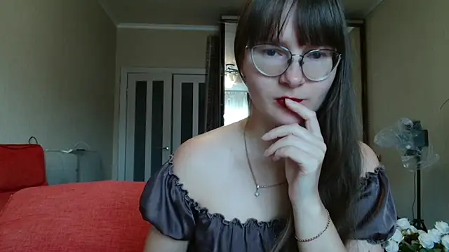 Snapshot of KiraGoldens chatting on 12, 10, 2025 KiraGoldens online show from 12, 10, 2025