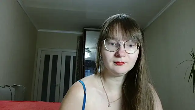 Snapshot of KiraGoldens chatting on 15, 10, 2025 KiraGoldens online show from 15, 10, 2025