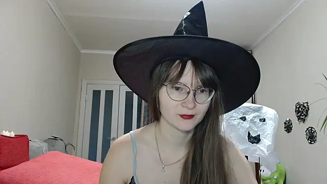 Snapshot of KiraGoldens chatting on 2, 11, 2025 KiraGoldens online show from 2, 11, 2025