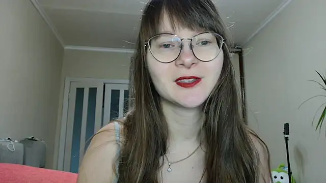 Snapshot of KiraGoldens chatting on 6, 11, 2025 KiraGoldens online show from 6, 11, 2025