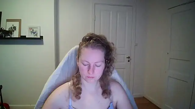 Girlnina-1995 online show from 18, 11, 2025