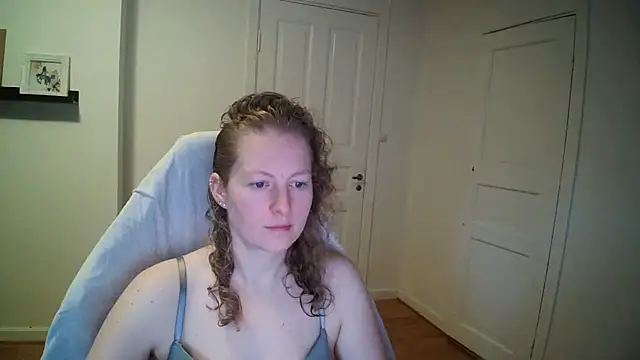 Girlnina-1995 online show from 5, 12, 2025