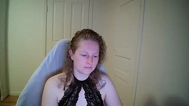 Girlnina-1995 online show from 25, 3, 2026