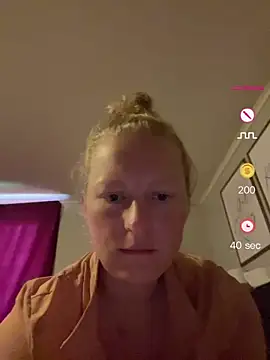 Girlnina-1995 online show from 15, 6, 2026